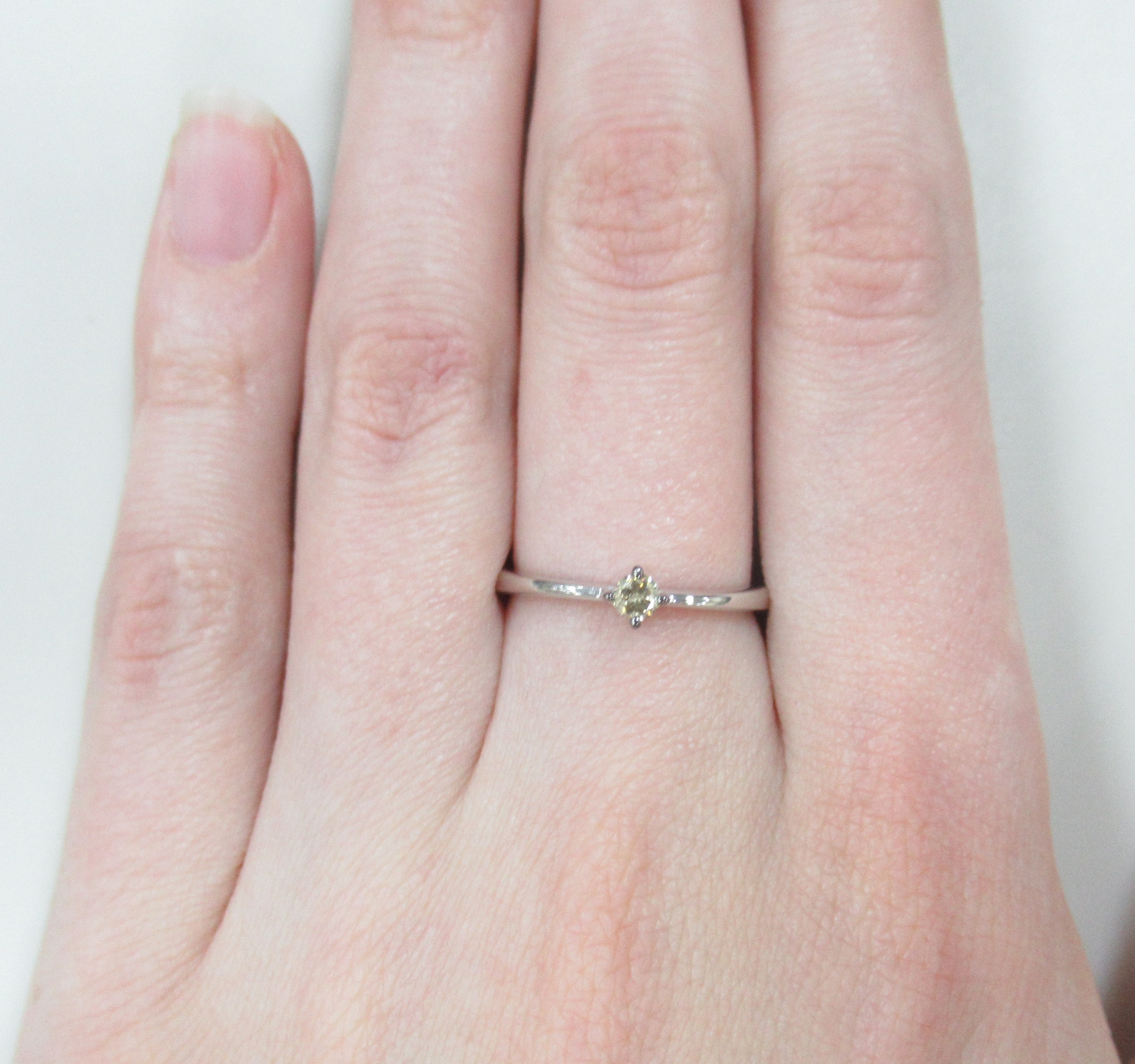 Серебряное кольцо с коньячным бриллиантом